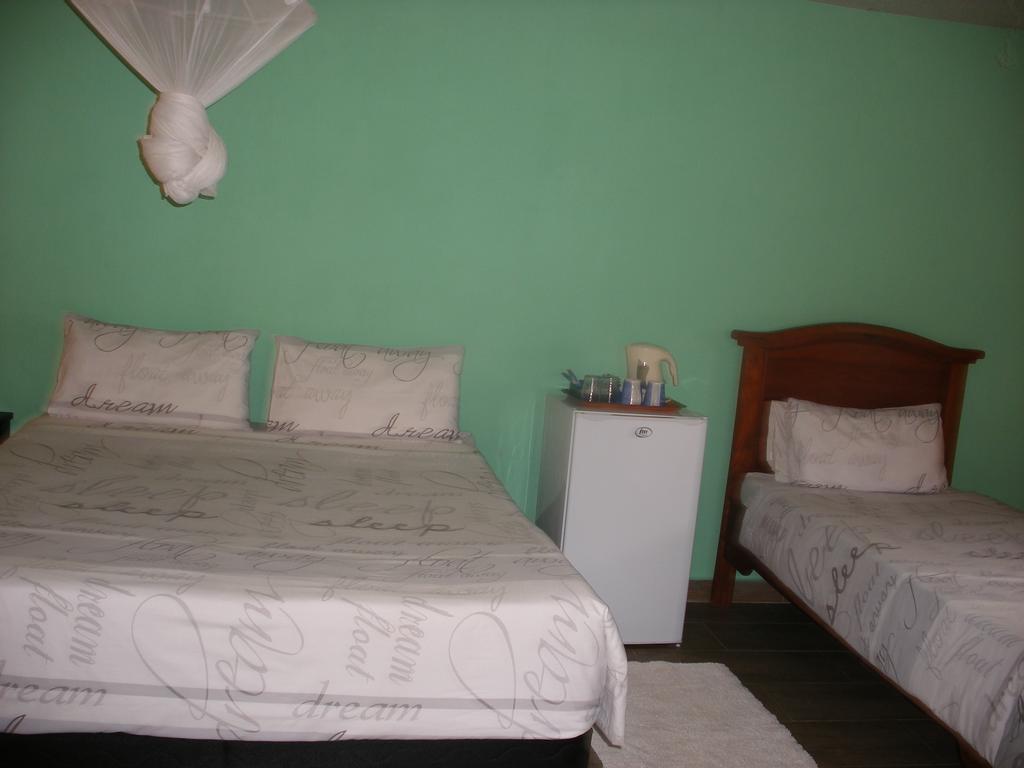 Gloria'S Bed And Breakfast Ливингстон Экстерьер фото