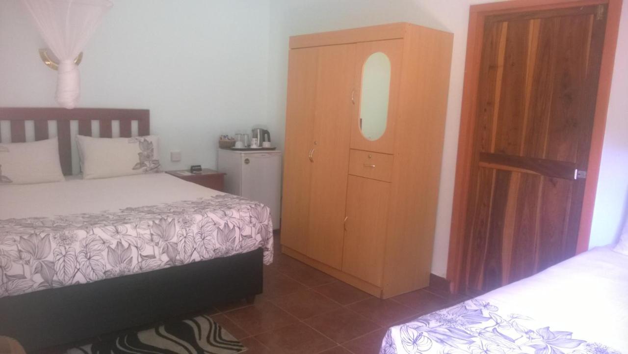 Gloria'S Bed And Breakfast Ливингстон Экстерьер фото