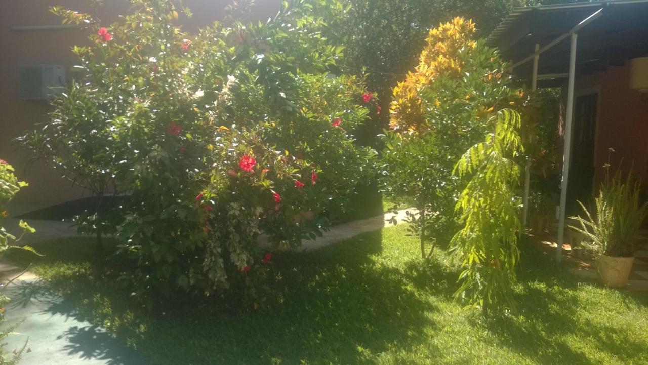 Gloria'S Bed And Breakfast Ливингстон Экстерьер фото